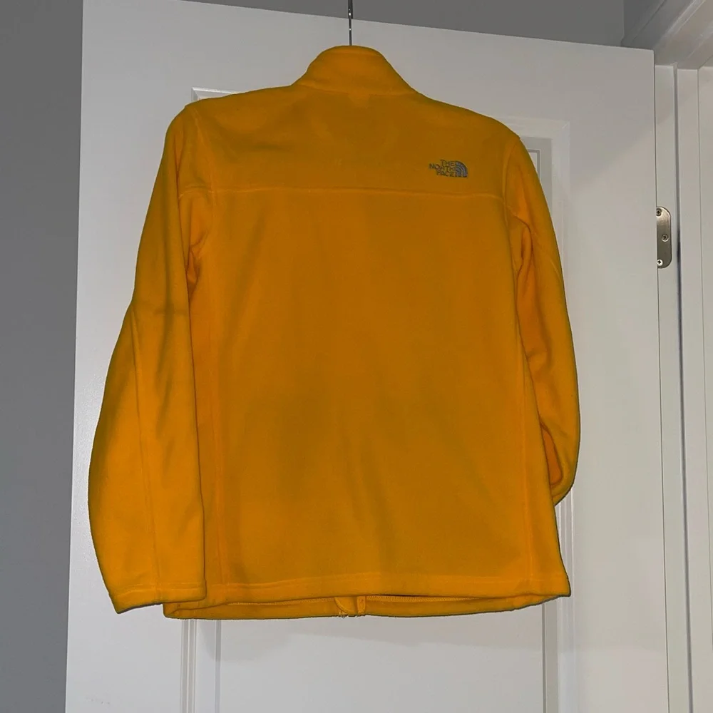HP🎉🎉🎉- The North Face zip up fleece jacket - Picture 2 of 6